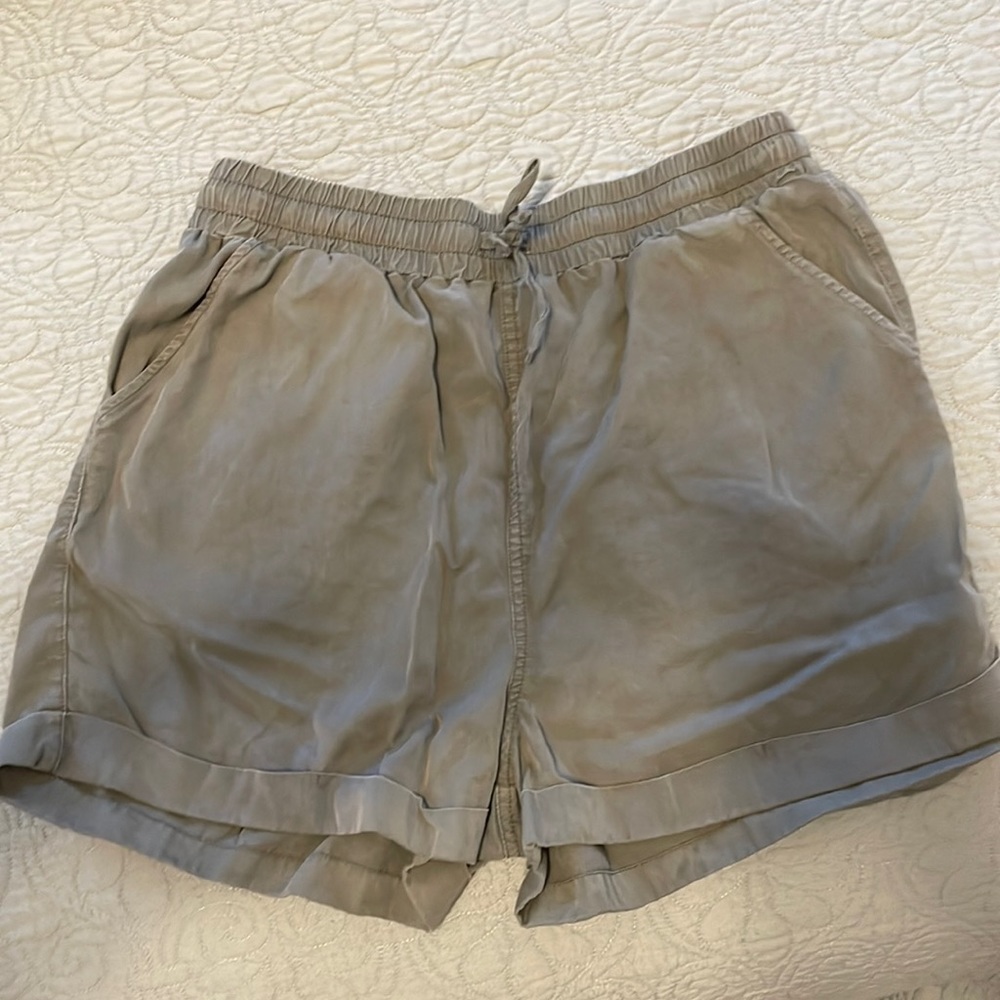 Universal threads shorts